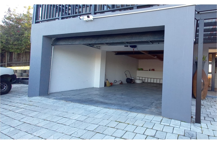 To Let 4 Bedroom Property for Rent in Westhill Western Cape